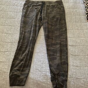 Zyia XL camo joggers 🤎💚🖤